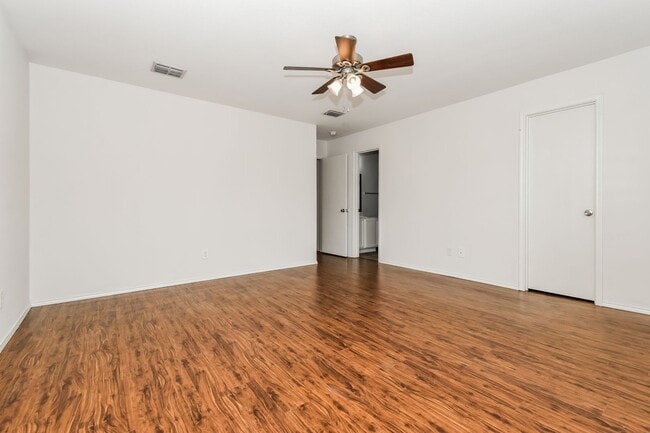Building Photo - $1,850 4 Bed/2 Bath/2 Garage Ready for Move-in Home in Woodland Creek