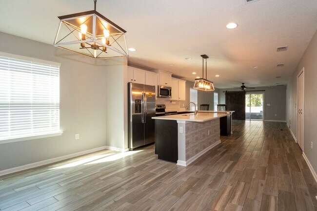 Building Photo - Castine Cove 3/2 Single Family Home