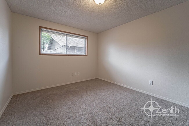 Building Photo - 3018 NE 78th Ave