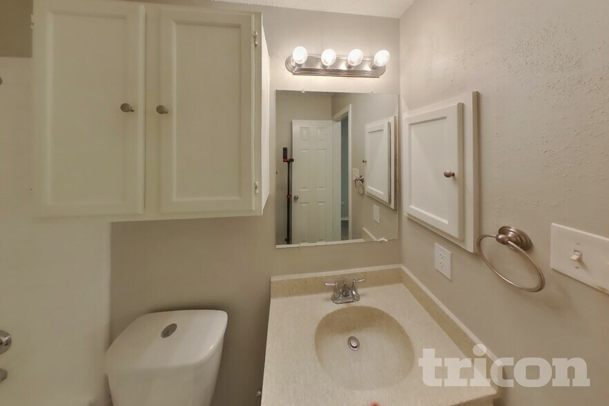 Building Photo - 1525 Juniper Ln