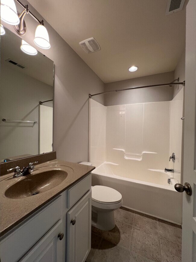 Building Photo - 229 Misty Knoll Ln