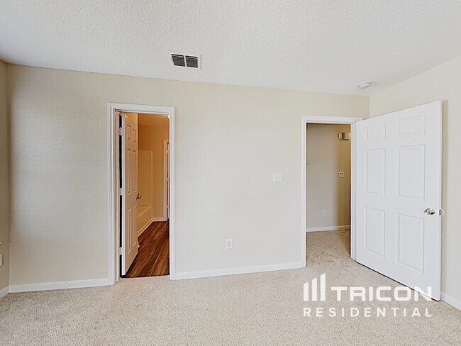 Building Photo - 11247 Country Canyon