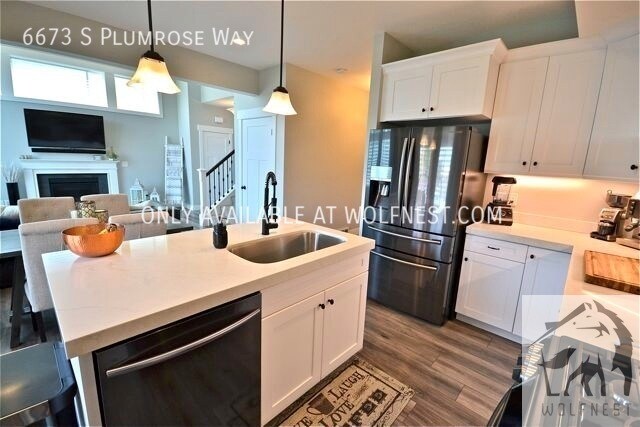 Building Photo - No Deposit Option! Ravishing 3 Bedroom Tay...