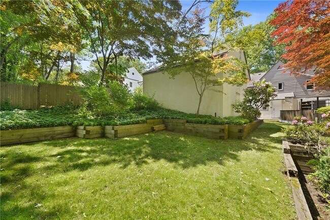 Building Photo - 14 Coralyn Rd