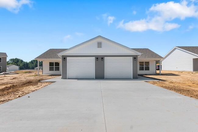 Primary Photo - Highland Point Dr 849/851