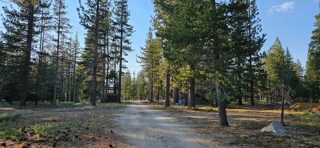 Building Photo - Large furnished mountain home walking distance to the river --- Available October 1