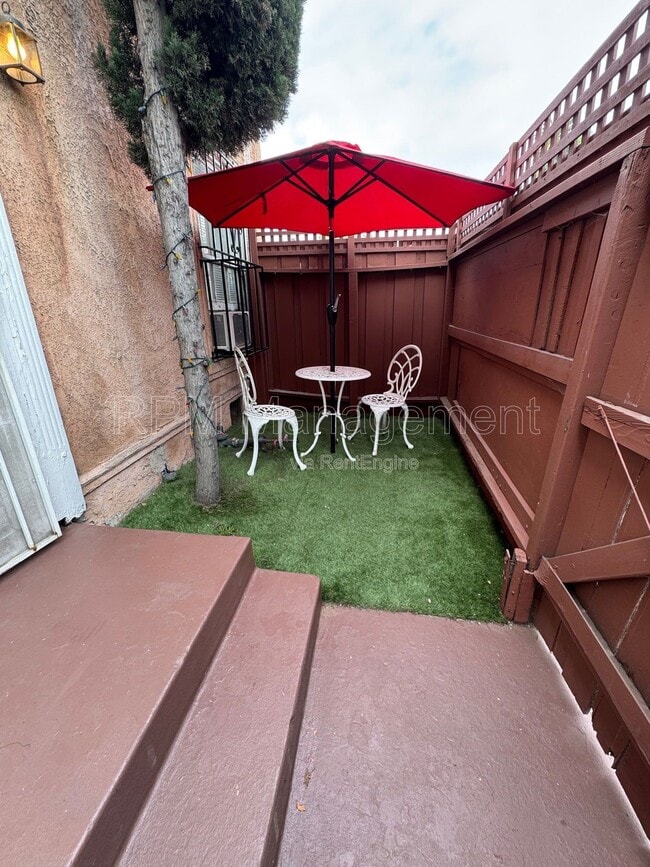 Building Photo - 1781 N Orchid Ave