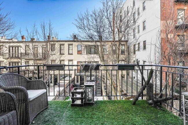 Building Photo - 1115 Willow Ave