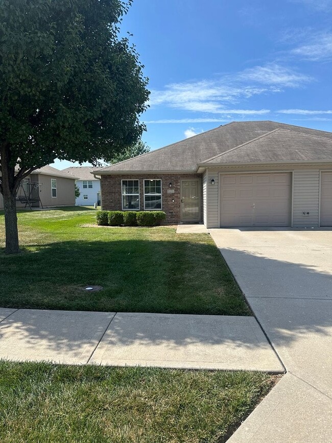 Building Photo - 3 Bed Single Level Duplex in Lee’s Summit