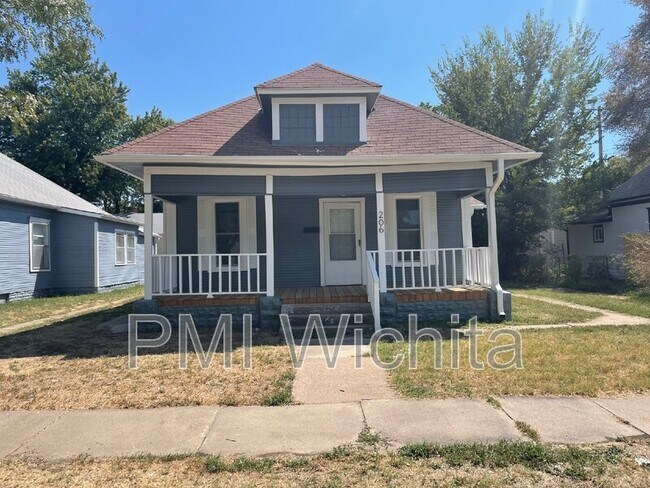 Building Photo - 206 N Ash St