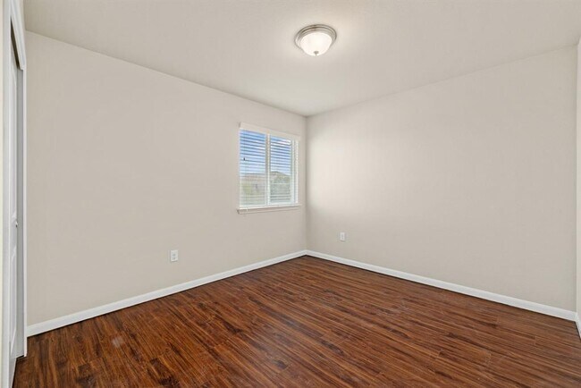 Building Photo - 1704 Willow Vista
