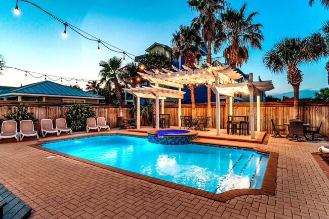 Building Photo - 2825 Scenic Hwy 98