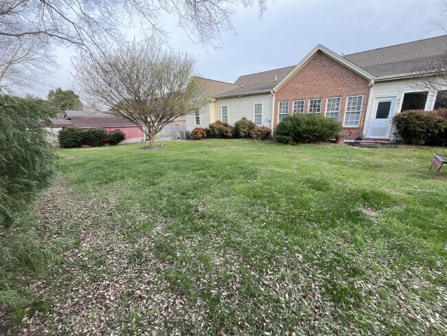 Building Photo - "Charming Kernersville Retreat: Spacious 4-Bed Gem with Granite Touches & Cozy Fireplace"