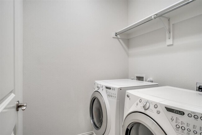 Building Photo - 7417 Chief Spotted Tail Dr