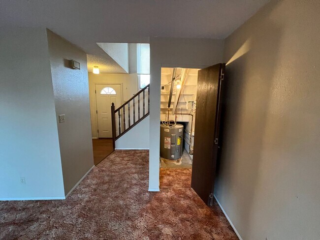 Building Photo - 3 Bedroom, 1.5 Bath Townhome W/ Attached S...