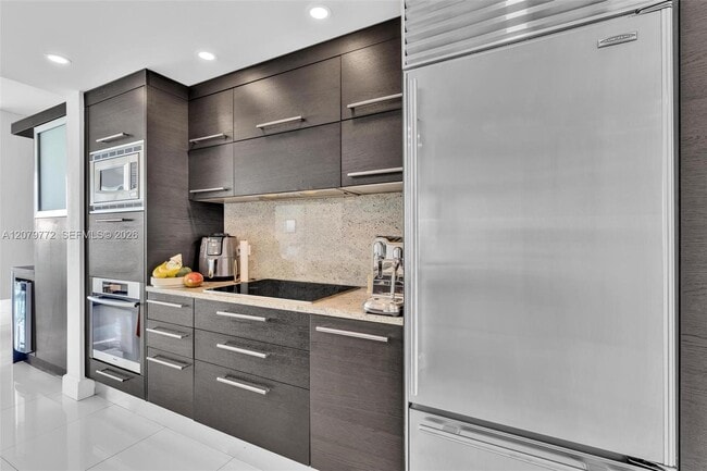 Building Photo - 900 Biscayne Blvd