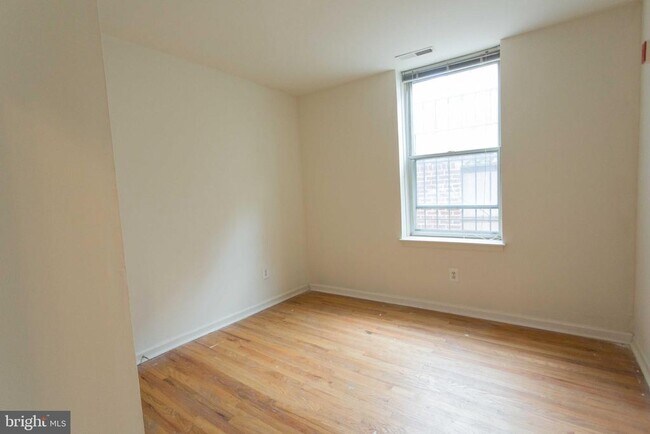 Building Photo - 526 Spruce St