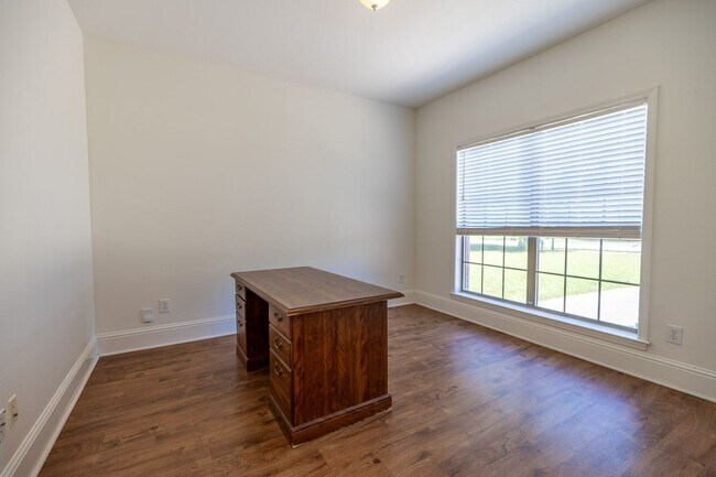 Building Photo - Located near Fairhope Walmart and Aldi!