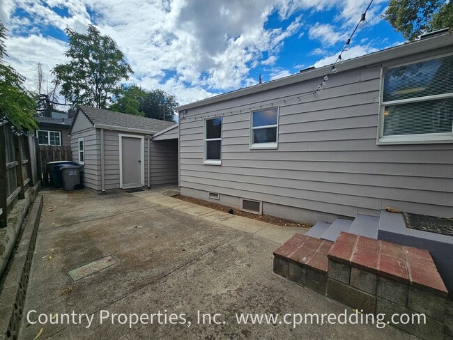 Building Photo - Charming Downtown House with Modern Amenit...