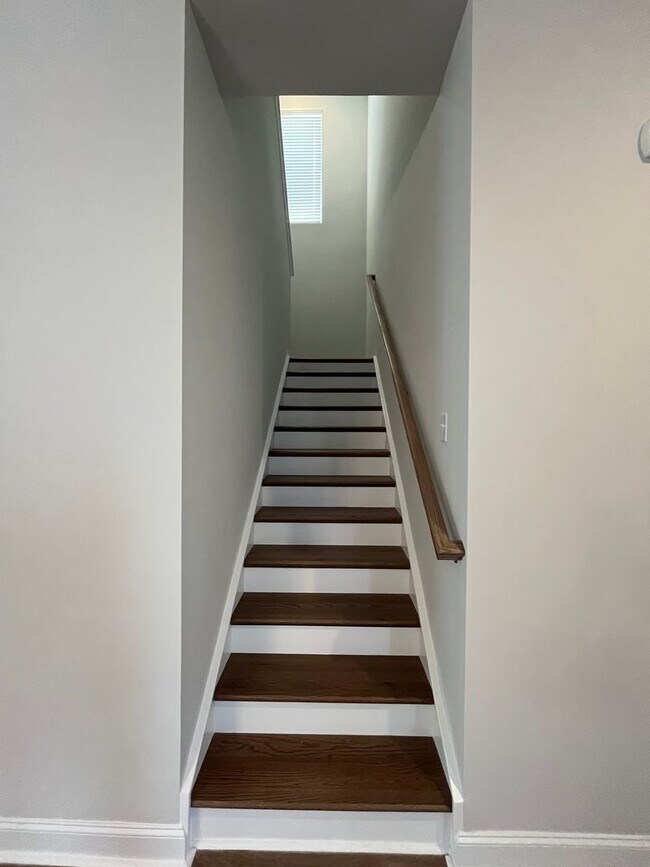 Building Photo - Stunning 4 Bedroom 4.5 Bath Home In Summer's Corner~