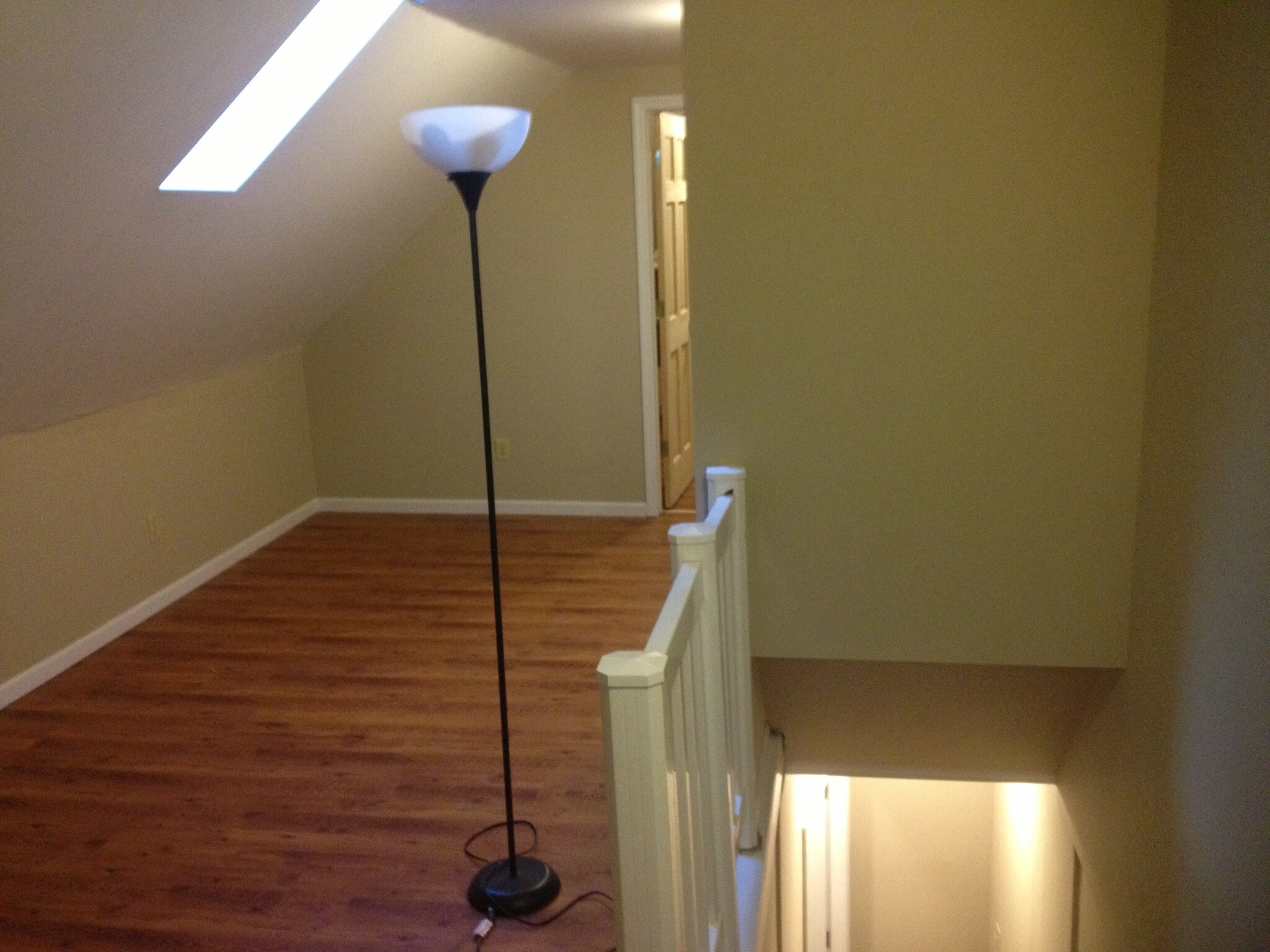 Third floor suite / bedroom - 419 E Lane Ave