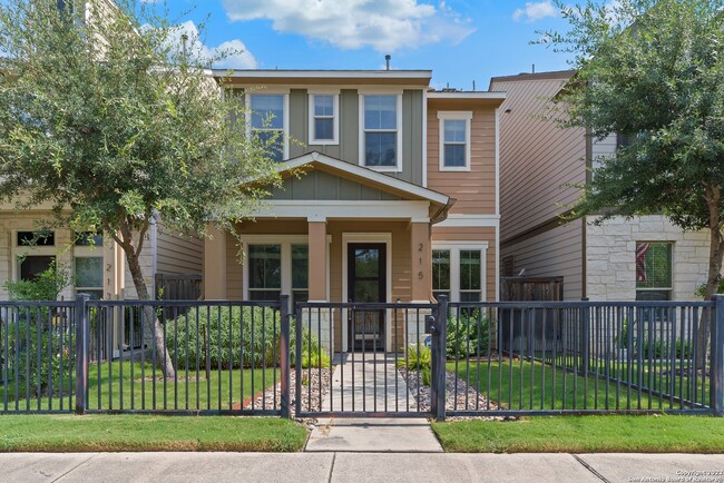 Building Photo - 215 E Courtland Pl