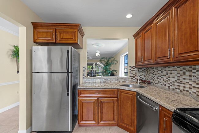 Building Photo - 9267 Vista Del Lago