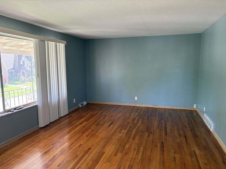 Building Photo - 2130 Tuxedo Ave