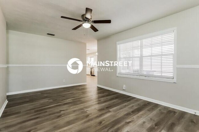 Building Photo - 3 Bedroom Pet-Friendly Home in TAMPA, FL with Main Street Renewal