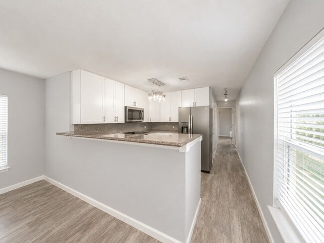 Building Photo - 6317 Heards Ln