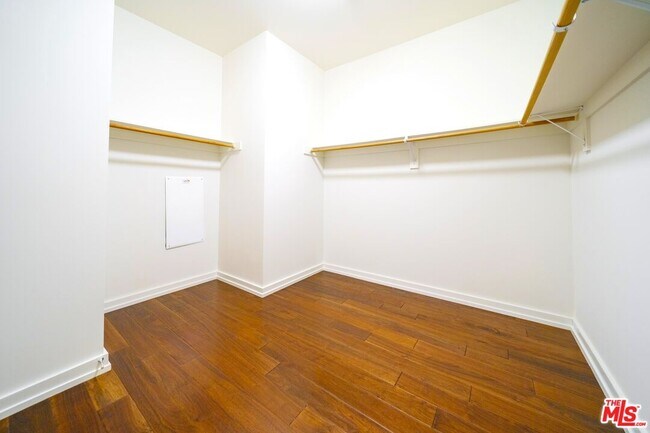 Building Photo - 801 S Grand Ave