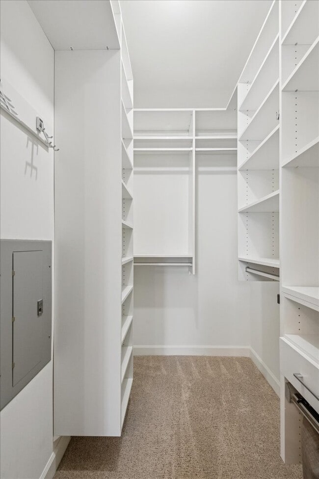 Building Photo - 201 N Westshore Dr