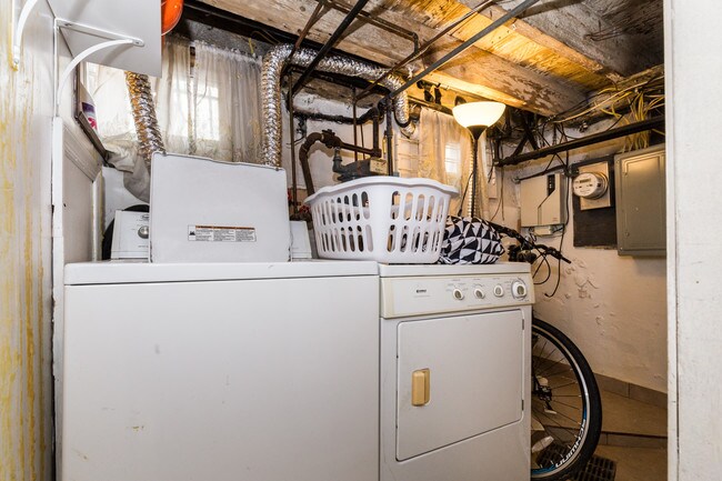 Building Photo - 2541 Coral St