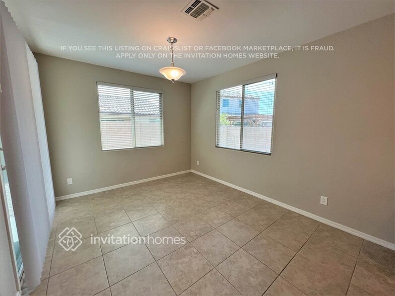 Building Photo - 9827 E Suburban Dr