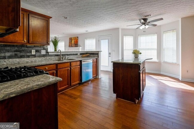Building Photo - 3998 Oak Crossing Dr NE