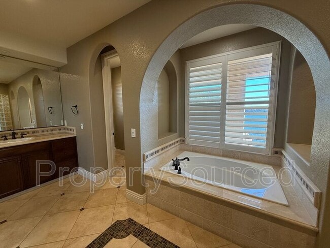 Building Photo - 4060 Chiavari Way