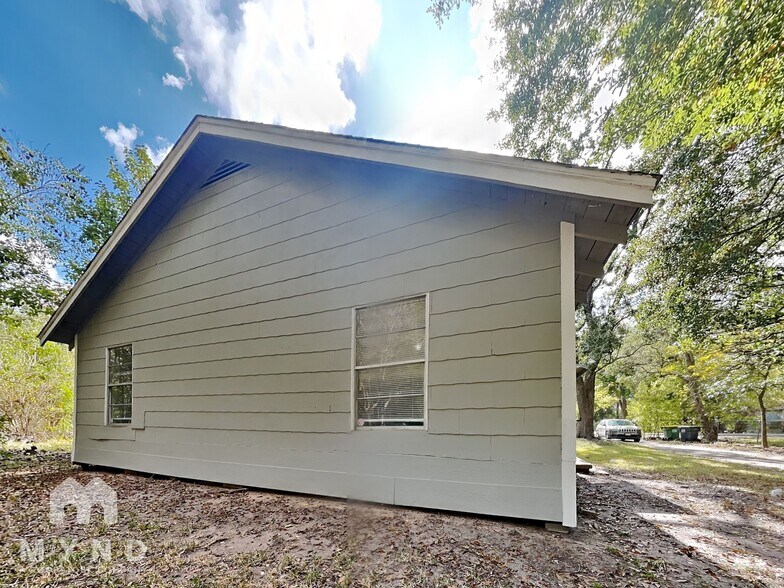 Building Photo - 4101 W Pear St