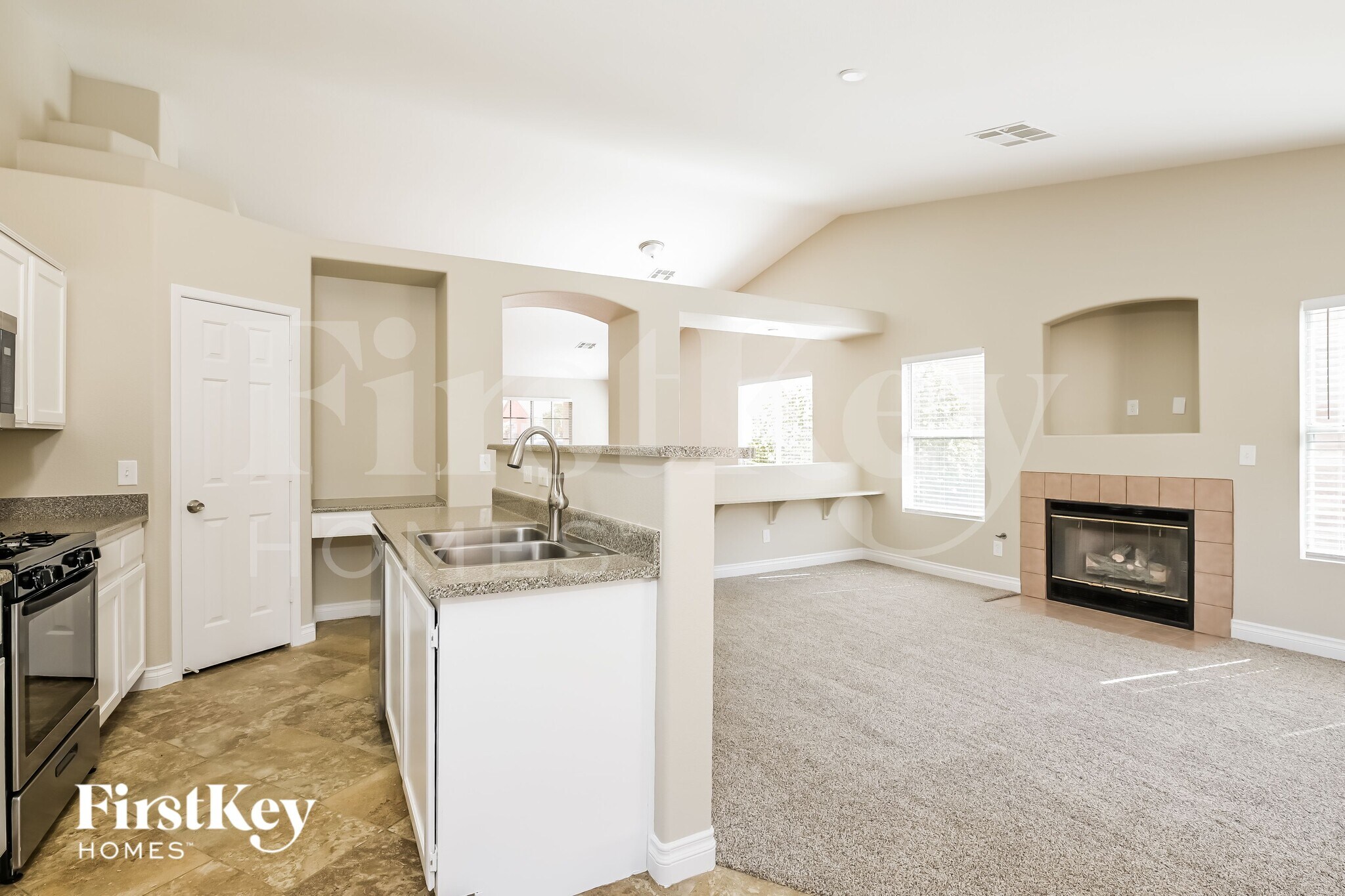 Building Photo - 811 Mesa Pine Ct