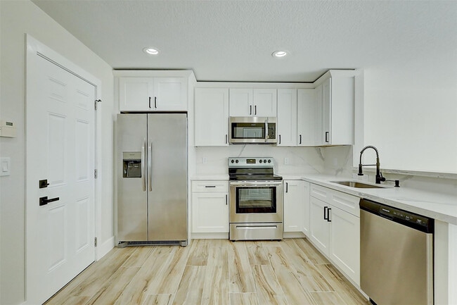 Building Photo - 1956 SW Jamesport Dr