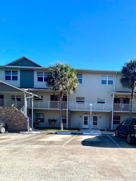 Building Photo - 1600 Woodland Dr