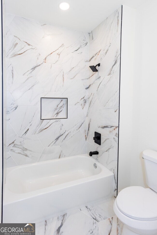 Building Photo - 3342 Landings S Dr SW