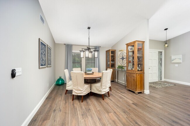 Building Photo - 3501 SE Kubin Ave