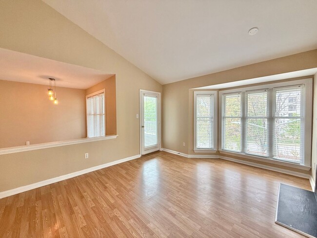 Building Photo - Newly Remodeled 2BD, 1.5BA Raleigh Condo in Prime Location with HOA Amenities