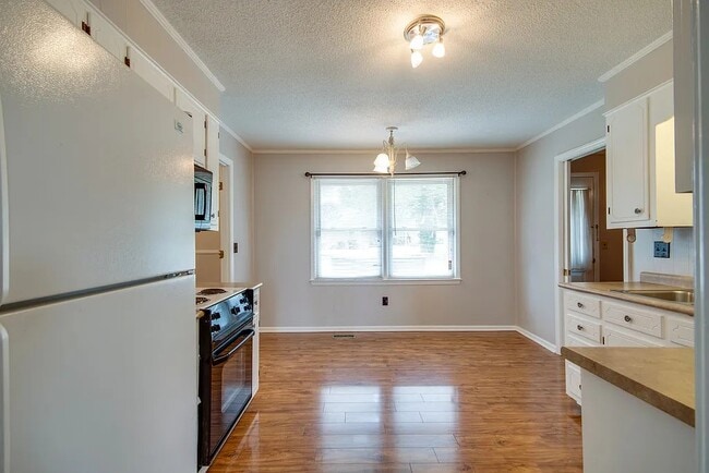 Building Photo - 748 Dejarnette Ln