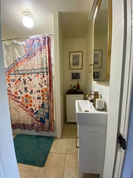 Building Photo - 6043 S Lawrence St