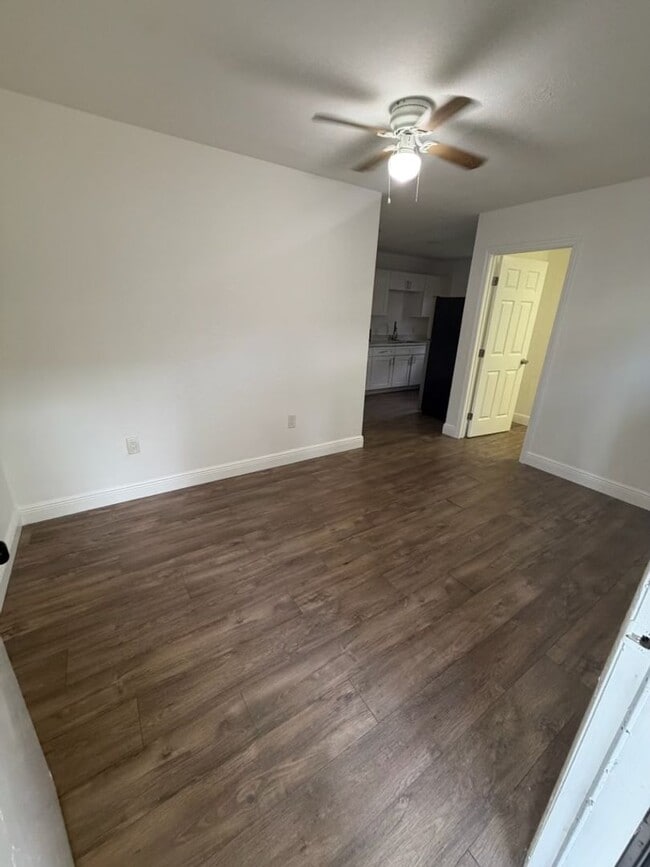 Building Photo - 3813 E Miller Ave