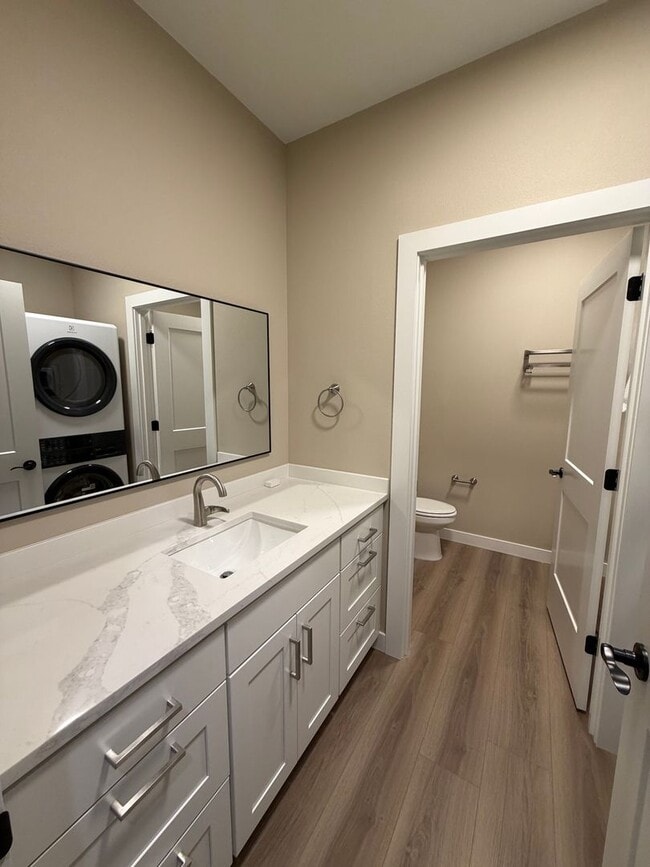 Building Photo - 2121 Carr Rd