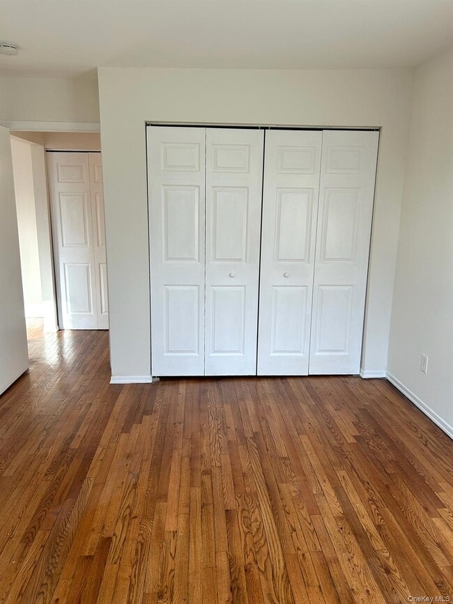 Building Photo - 8 Colonial Rd