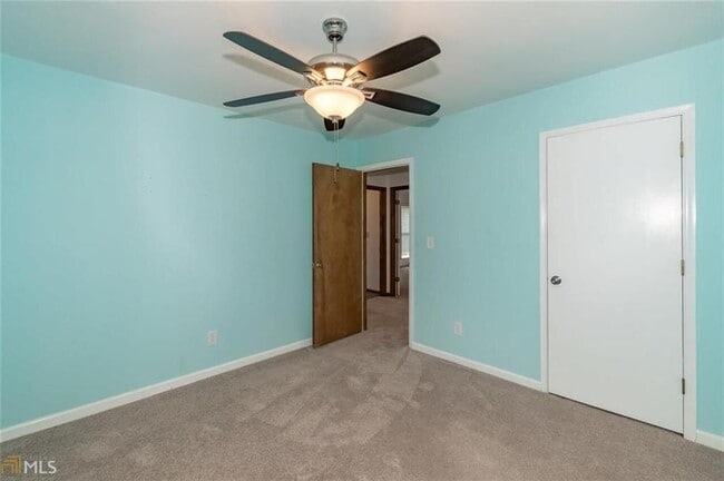 Building Photo - 330 Broken Lance Pl