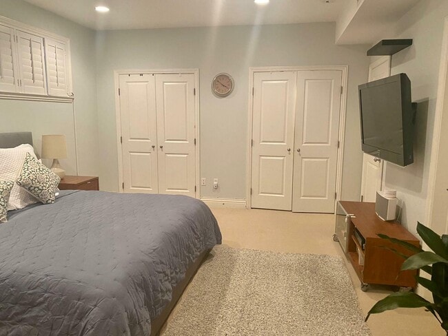 Building Photo - 525 Gough St